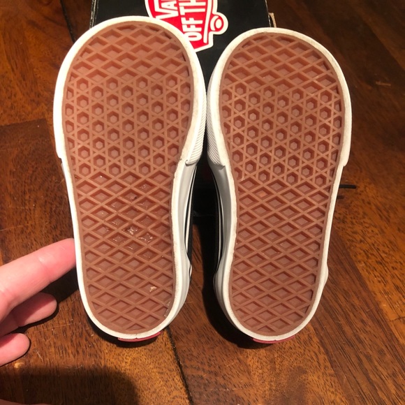 Vans - Picture 2 of 4